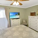 Gone Coastal - Pet Friendly With Screened Porch!
