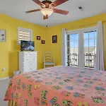 Charlie\'S Bayside Retreat - Pet Friendly, In Town!