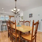 Charlie\'S Bayside Retreat - Pet Friendly, In Town!