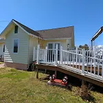 Changing Tide - Downtown Location With Large Deck!