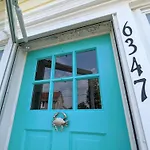 Changing Tide - Downtown Location With Large Deck!