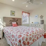 Beach Haven - Modern Home; Close To Town!
