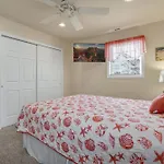 Beach Haven - Modern Home; Close To Town!