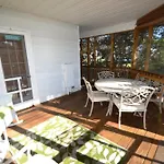 Sea Charm - Downtown, Screened Porch!