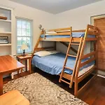 Sea Charm - Downtown, Screened Porch!