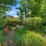 Oasis On Main - Charming Victorian On Main Street!