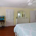 Hill House - Pet Friendly, In Town With Water Views!