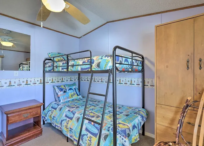Quaint Chincoteague Island Hideaway With 2 Porches!