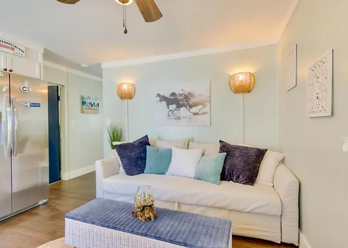 Chincoteague Apartment With Deck Walk To Waterfront
