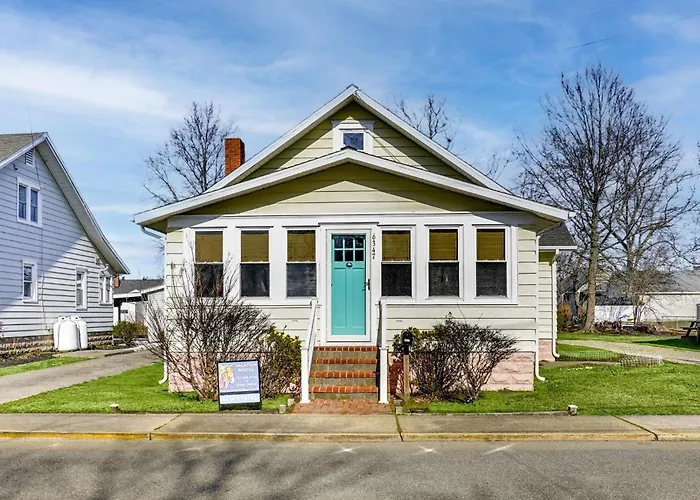 Changing Tide - Downtown Location With Large Deck!