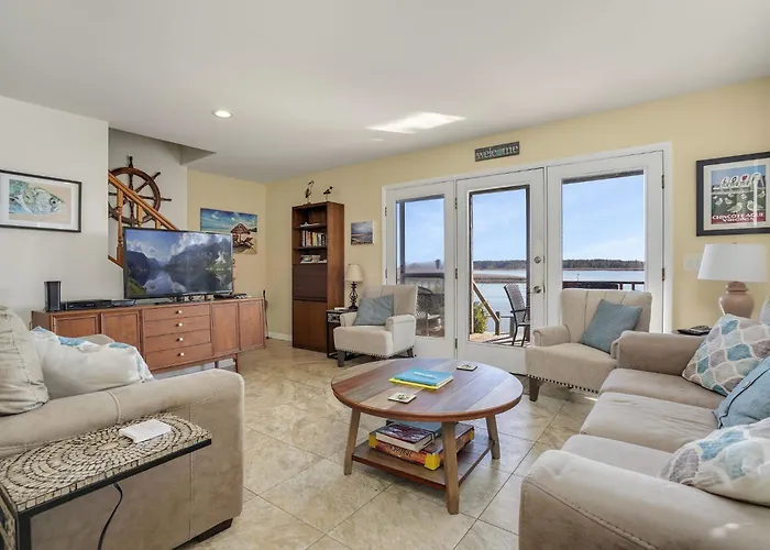 The Haven - Waterfront With Private Dock!