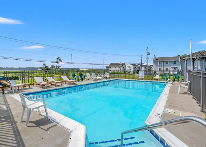 Morning Memories - Pet Friendly, Shared Pool & Dock!
