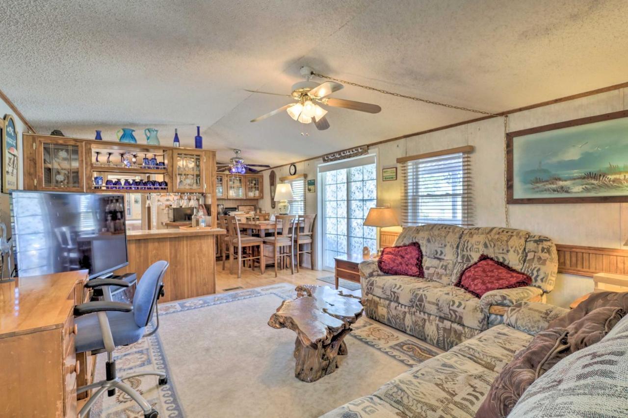 Quaint Island Hideaway With 2 Porches! *