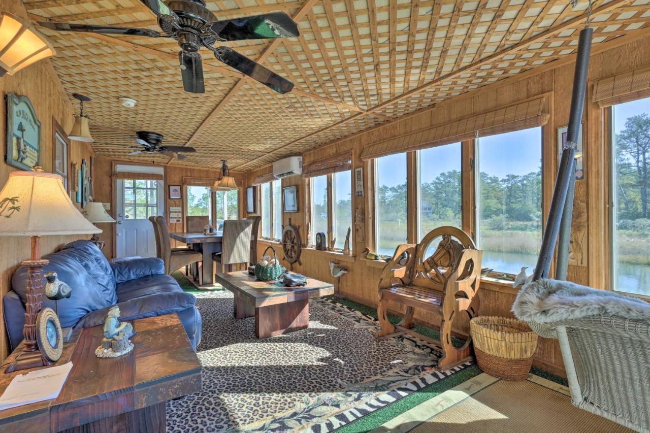 Holiday home Quaint Island Hideaway With 2 Porches!