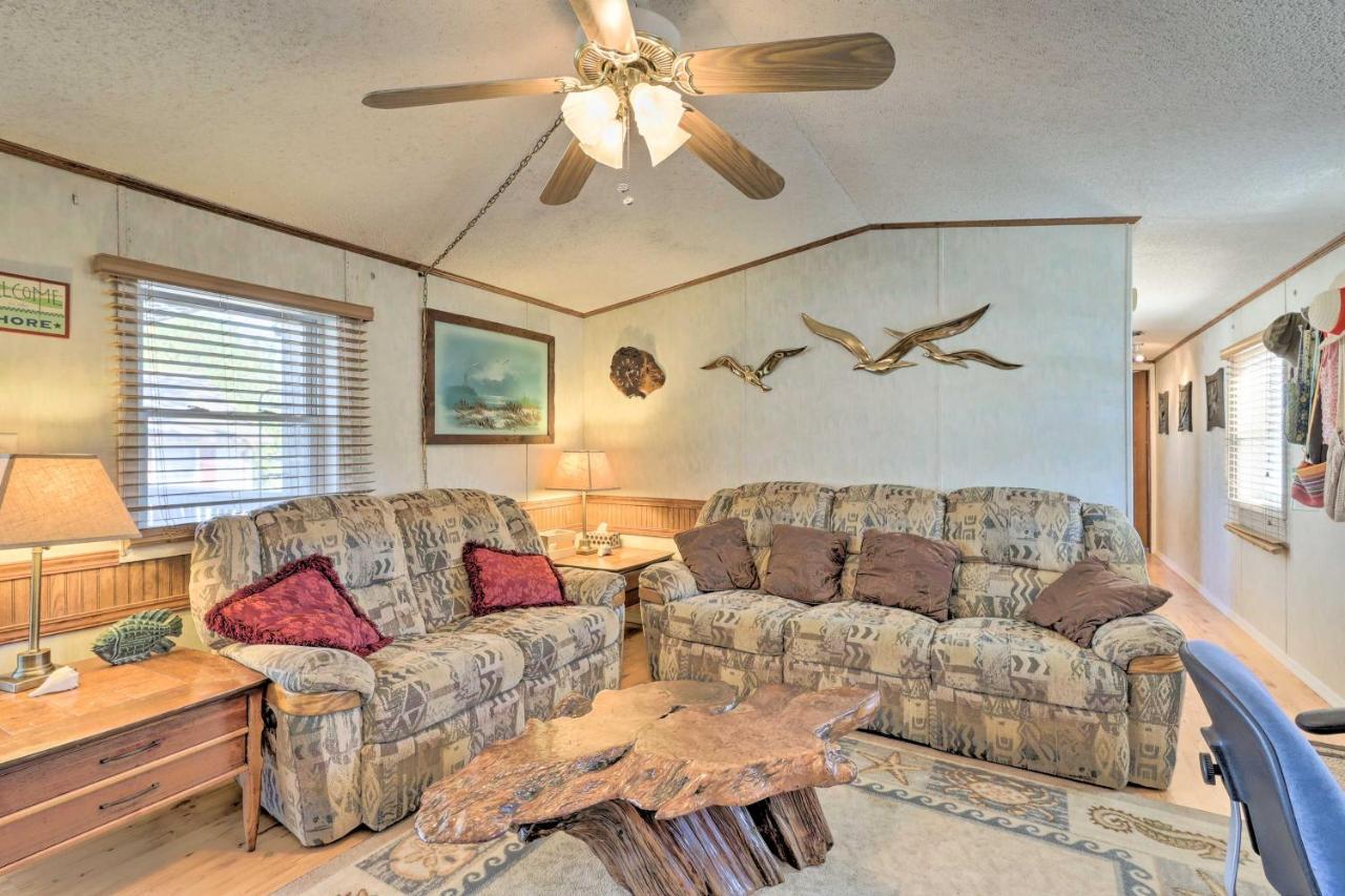 Holiday home Quaint Island Hideaway With 2 Porches!