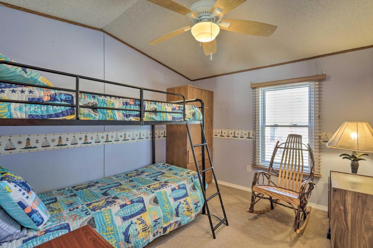 Quaint Island Hideaway With 2 Porches! Chincoteague
