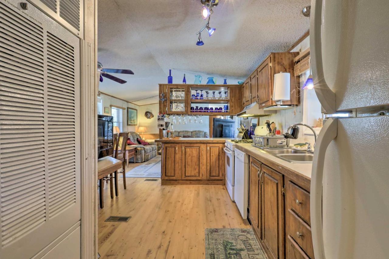 Quaint Island Hideaway With 2 Porches! *