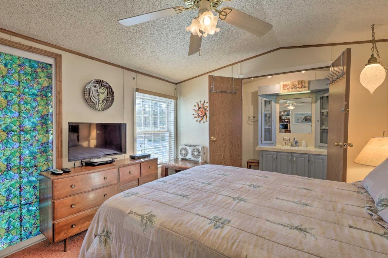 Quaint Island Hideaway With 2 Porches! Holiday home Chincoteague