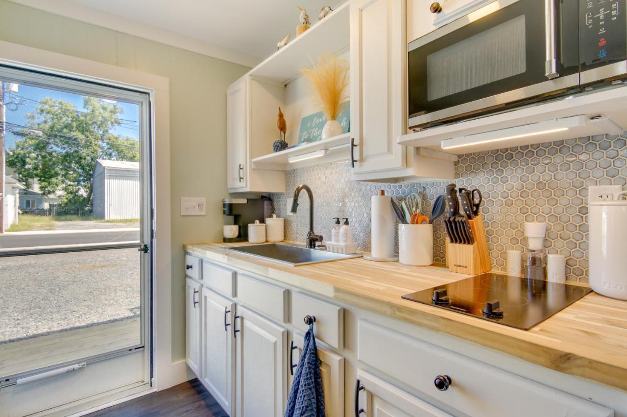 With Deck Walk To Waterfront Apartment *