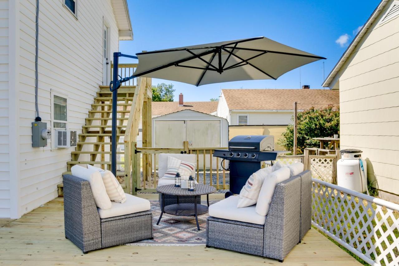 Apartment With Deck Walk To Waterfront