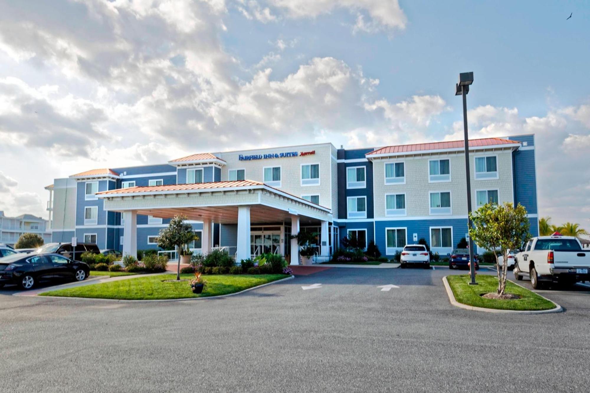 Fairfield & By Marriott Island Waterfront Hotel 3*