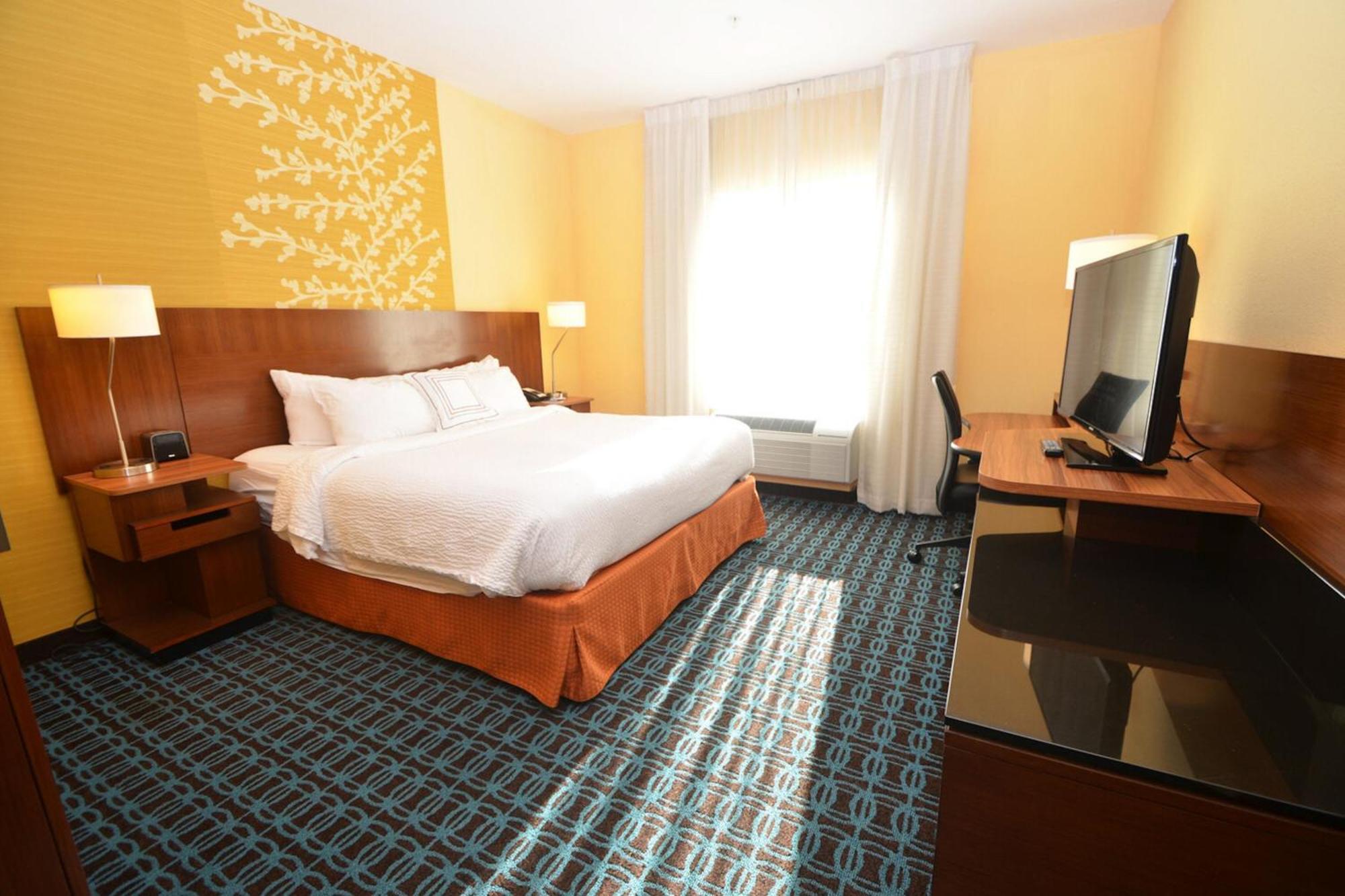 Hotel Fairfield & By Marriott Island Waterfront