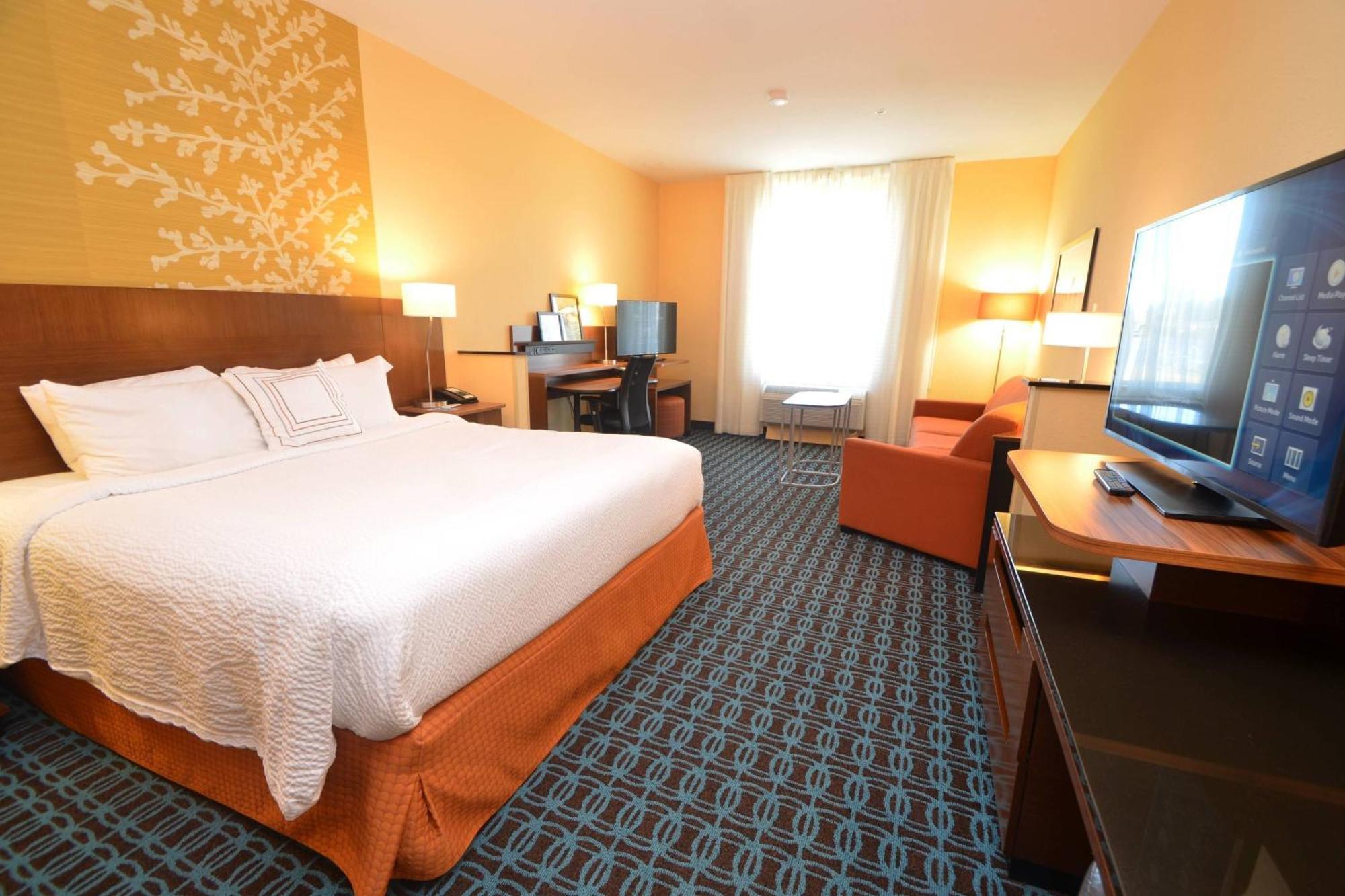 Fairfield & By Marriott Island Waterfront 3*