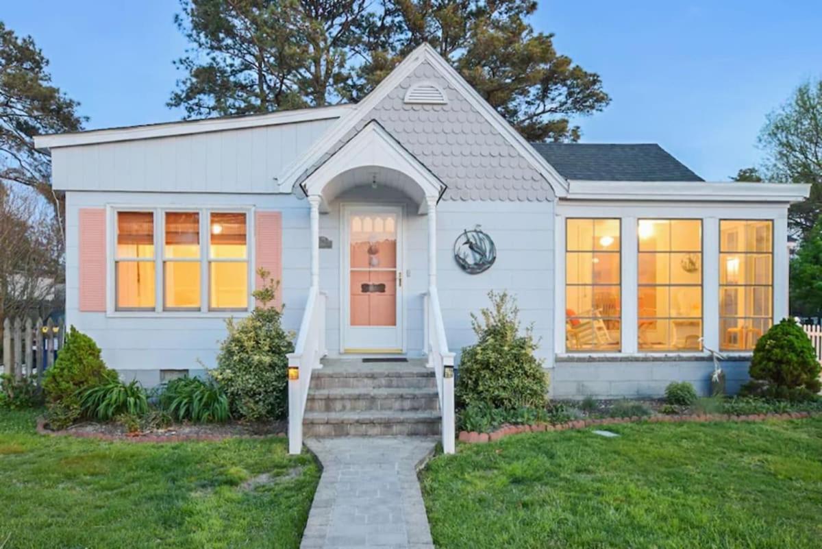 Holiday home W Private Creek, Sunroom, Fire Pit, & Wifi