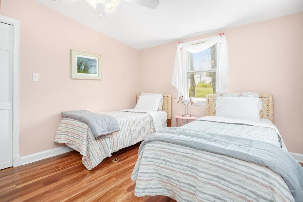 W Private Creek, Sunroom, Fire Pit, & Wifi Holiday home Chincoteague