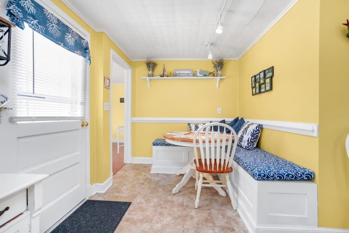W Private Creek, Sunroom, Fire Pit, & Wifi Chincoteague