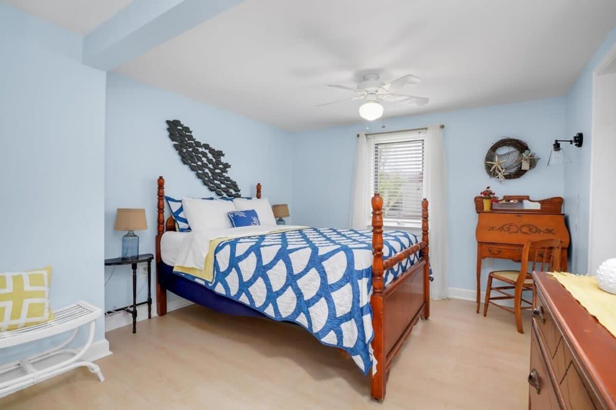 W Private Creek, Sunroom, Fire Pit, & Wifi Holiday home *