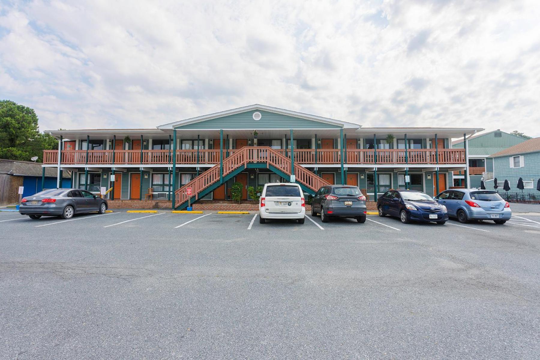 Atlantic Shores And Hotel Chincoteague