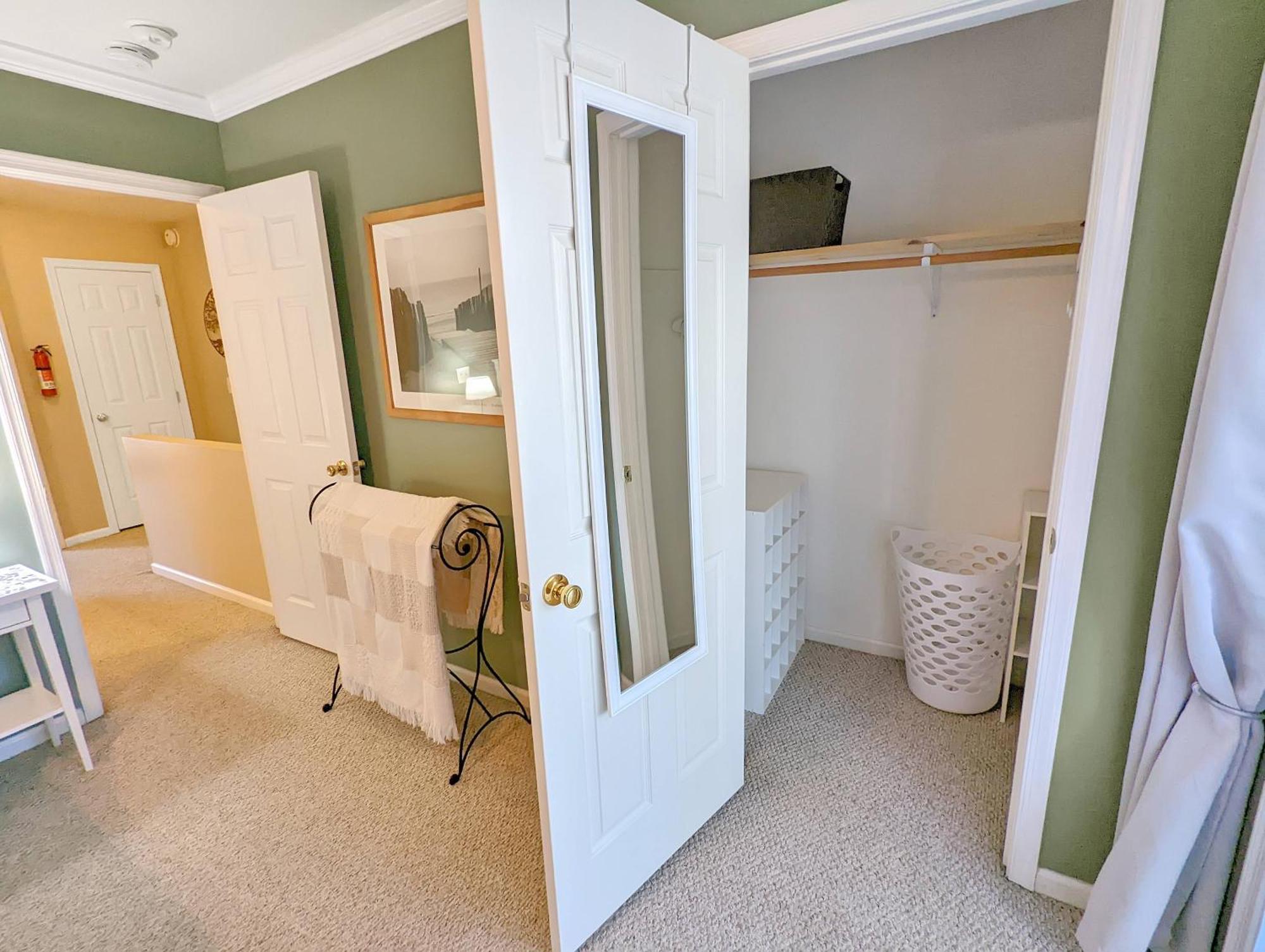 Holiday home Gone Coastal - Pet Friendly With Screened Porch! *