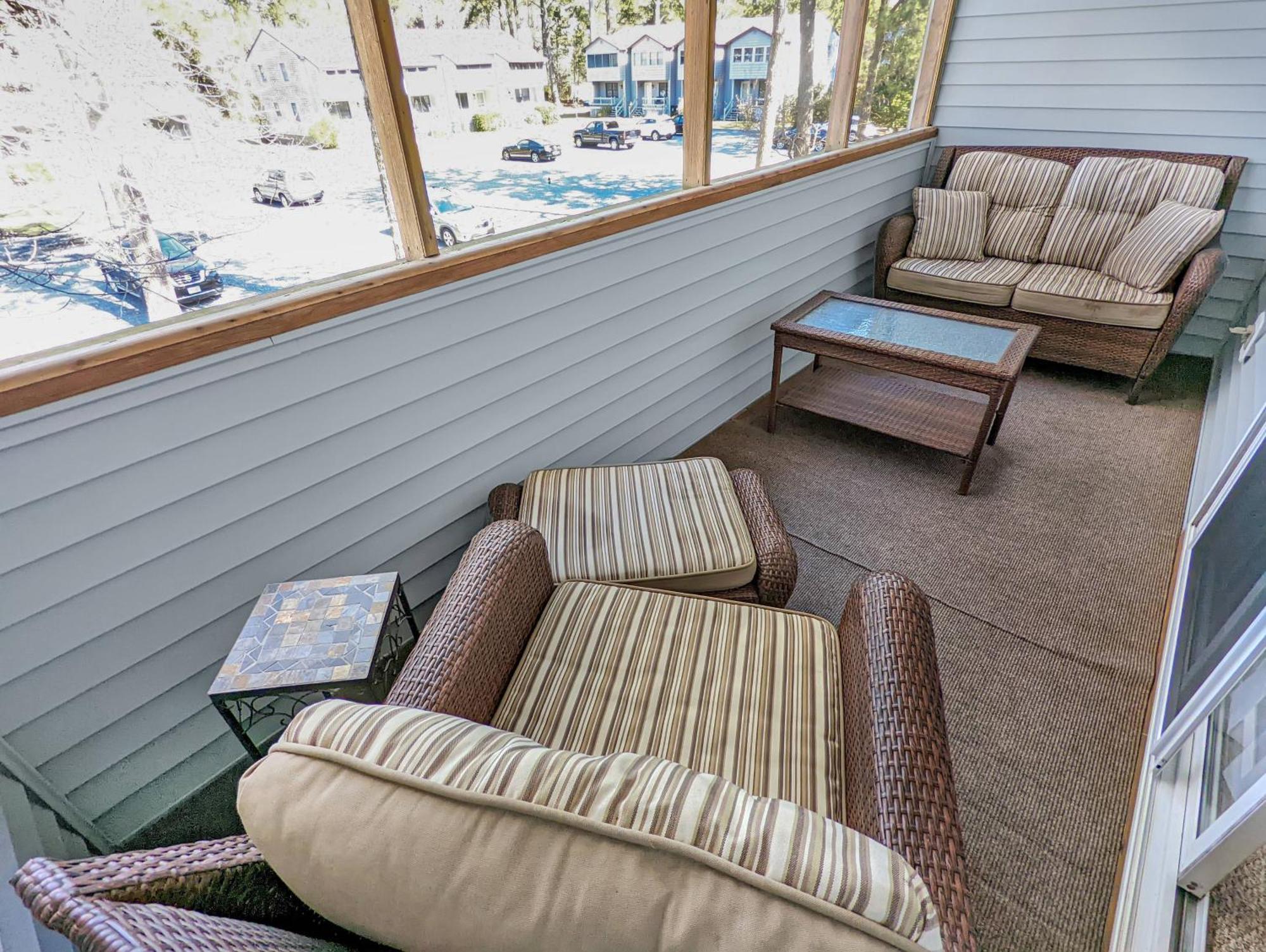 Holiday home Gone Coastal - Pet Friendly With Screened Porch! *