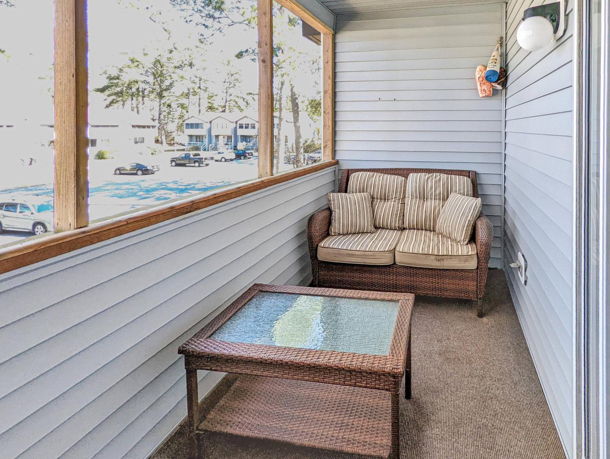 Gone Coastal - Pet Friendly With Screened Porch! * Chincoteague