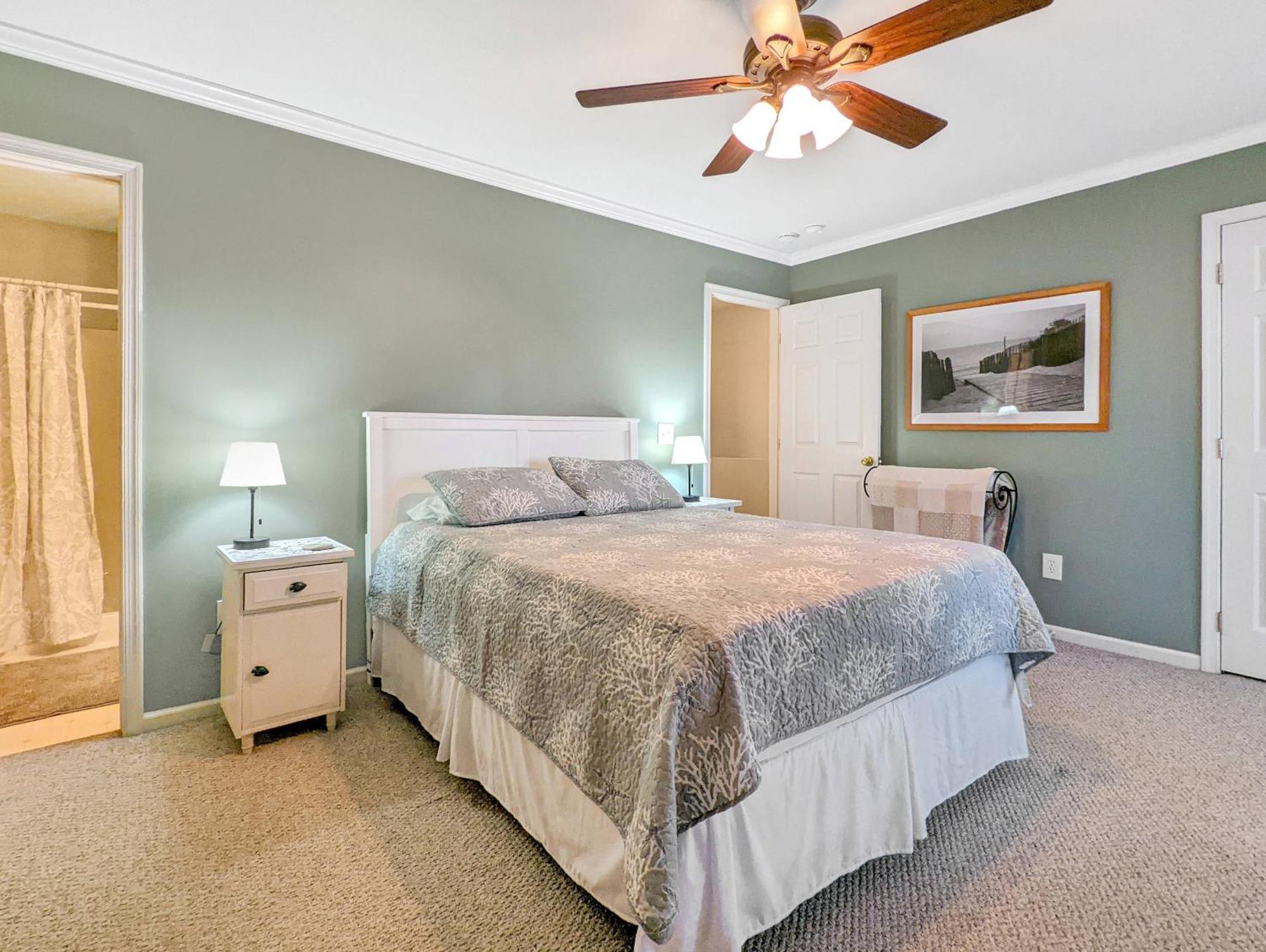 Holiday home Gone Coastal - Pet Friendly With Screened Porch!