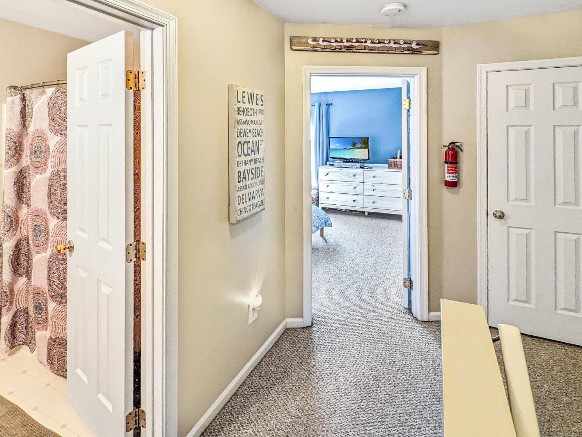 Holiday home Gone Coastal - Pet Friendly With Screened Porch!