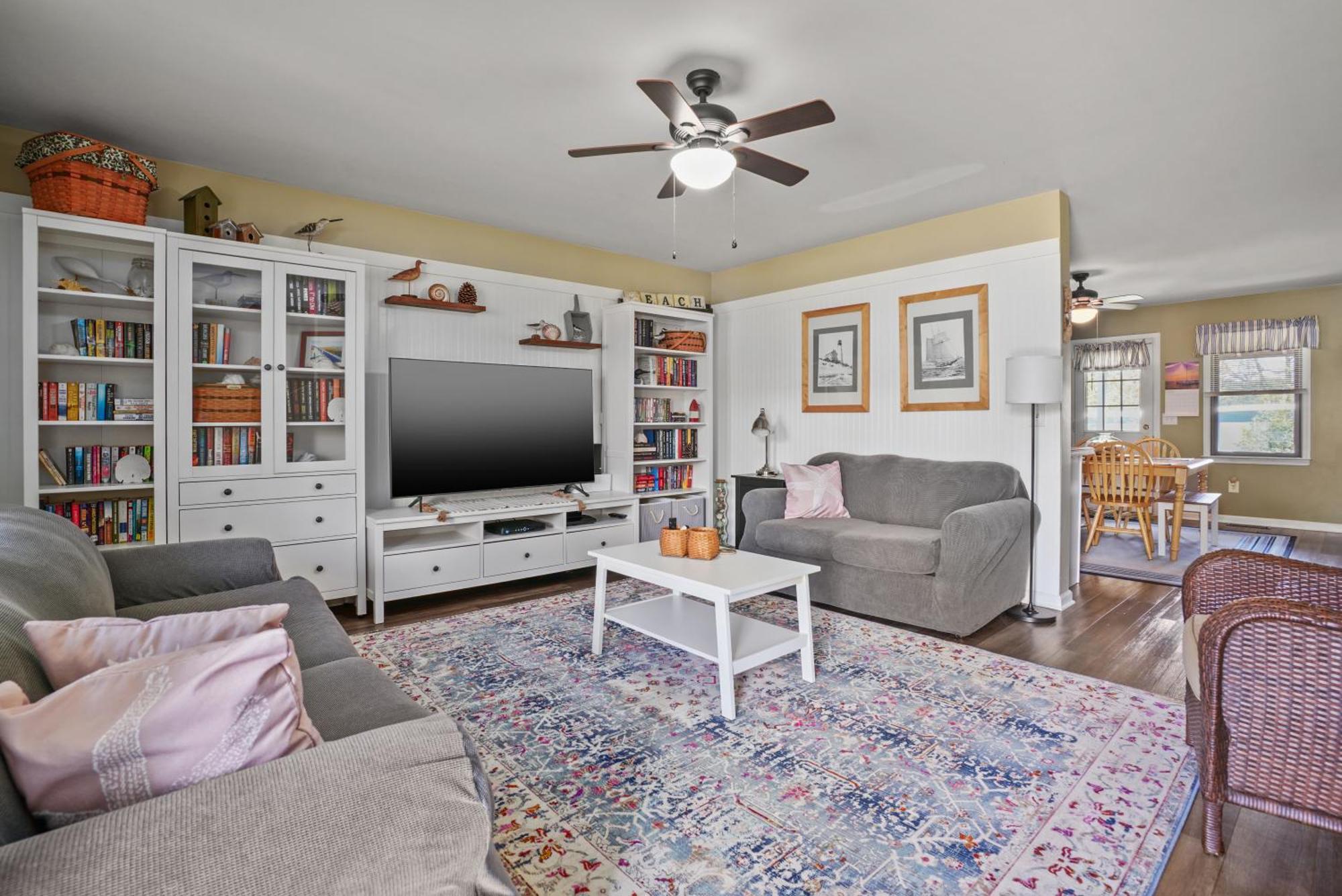 Gone Coastal - Pet Friendly With Screened Porch! *