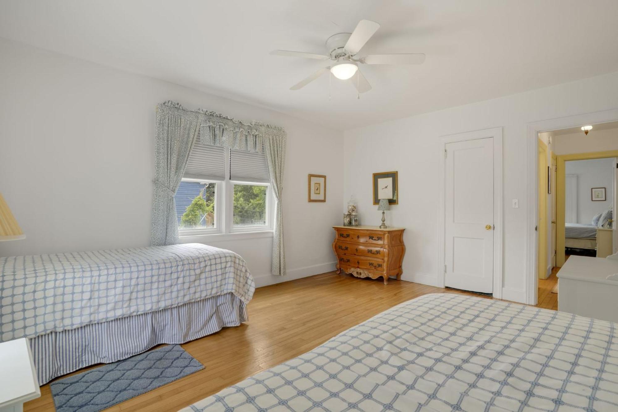 Donovan's Reef - Pet Friendly, In Town! Holiday home