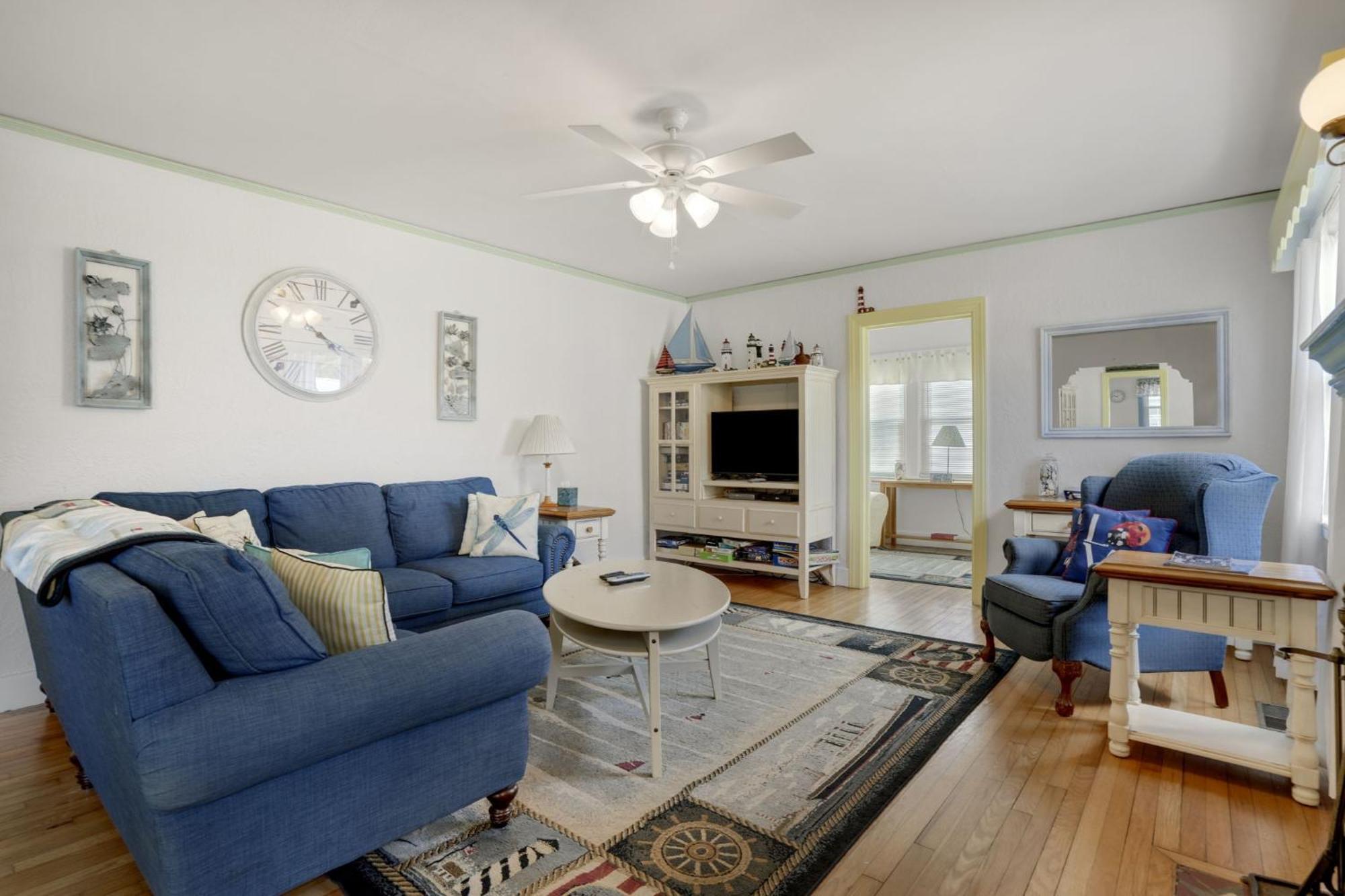 Donovan's Reef - Pet Friendly, In Town! Holiday home