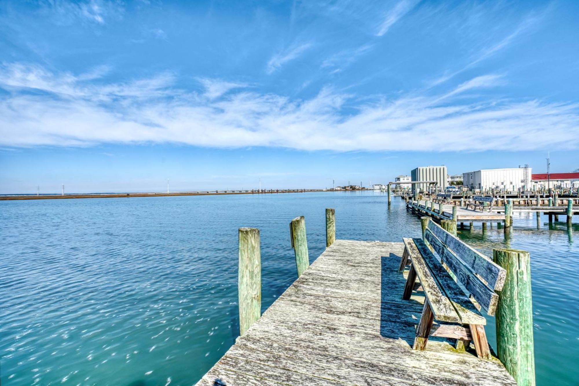 Charlie's Bayside Retreat - Pet Friendly, In Town! *