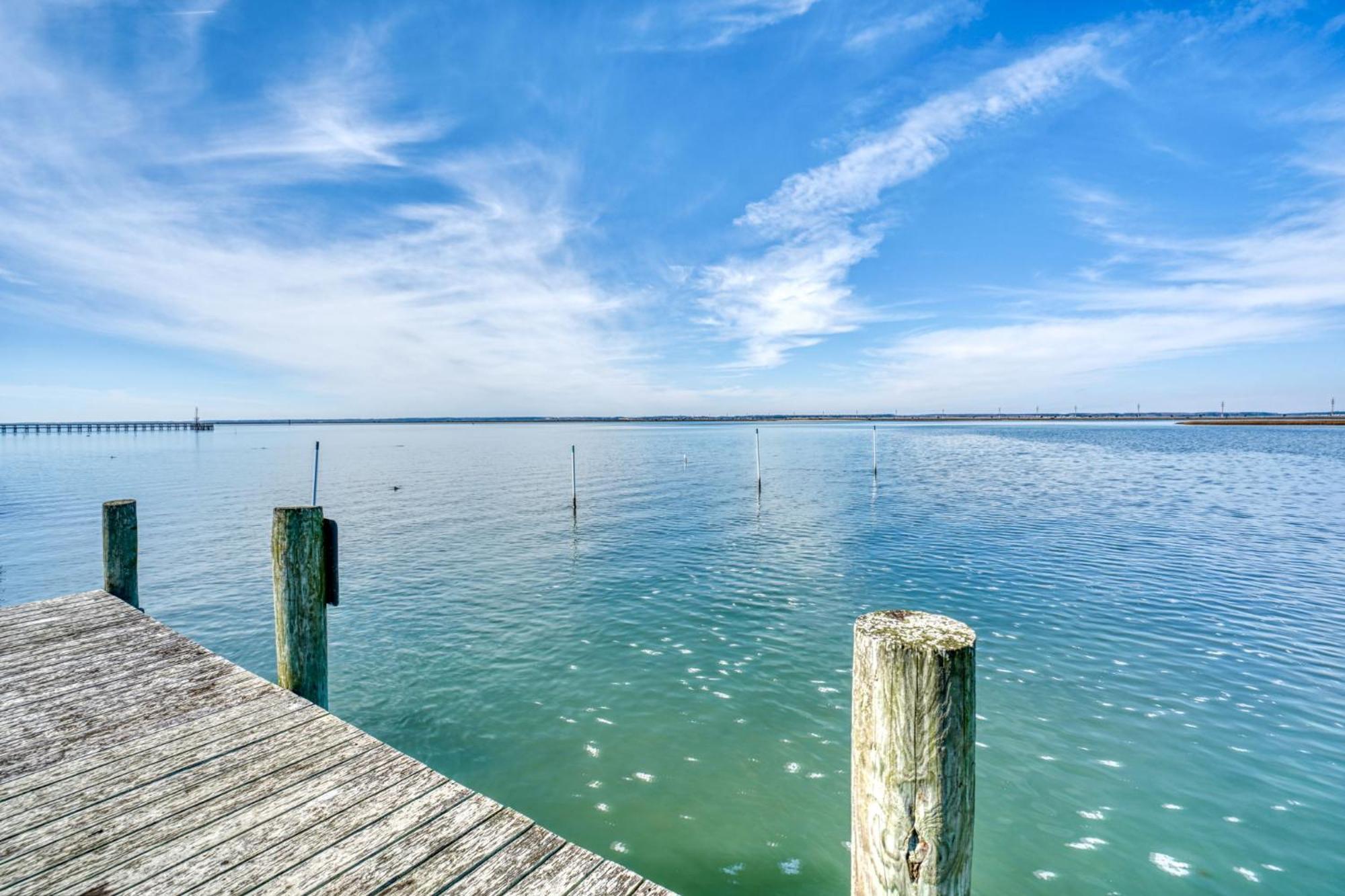 Charlie's Bayside Retreat - Pet Friendly, In Town!