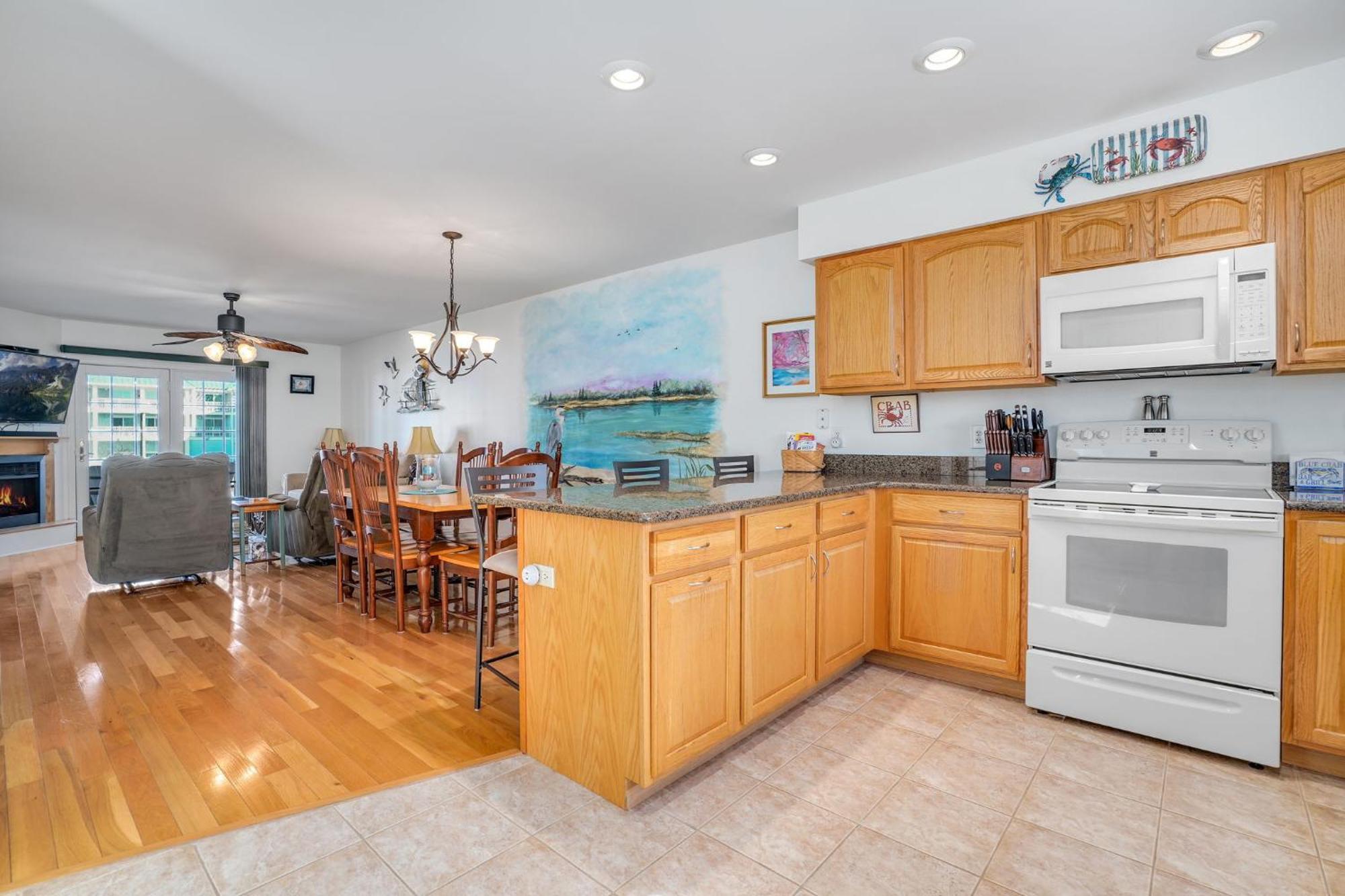 Charlie's Bayside Retreat - Pet Friendly, In Town! *