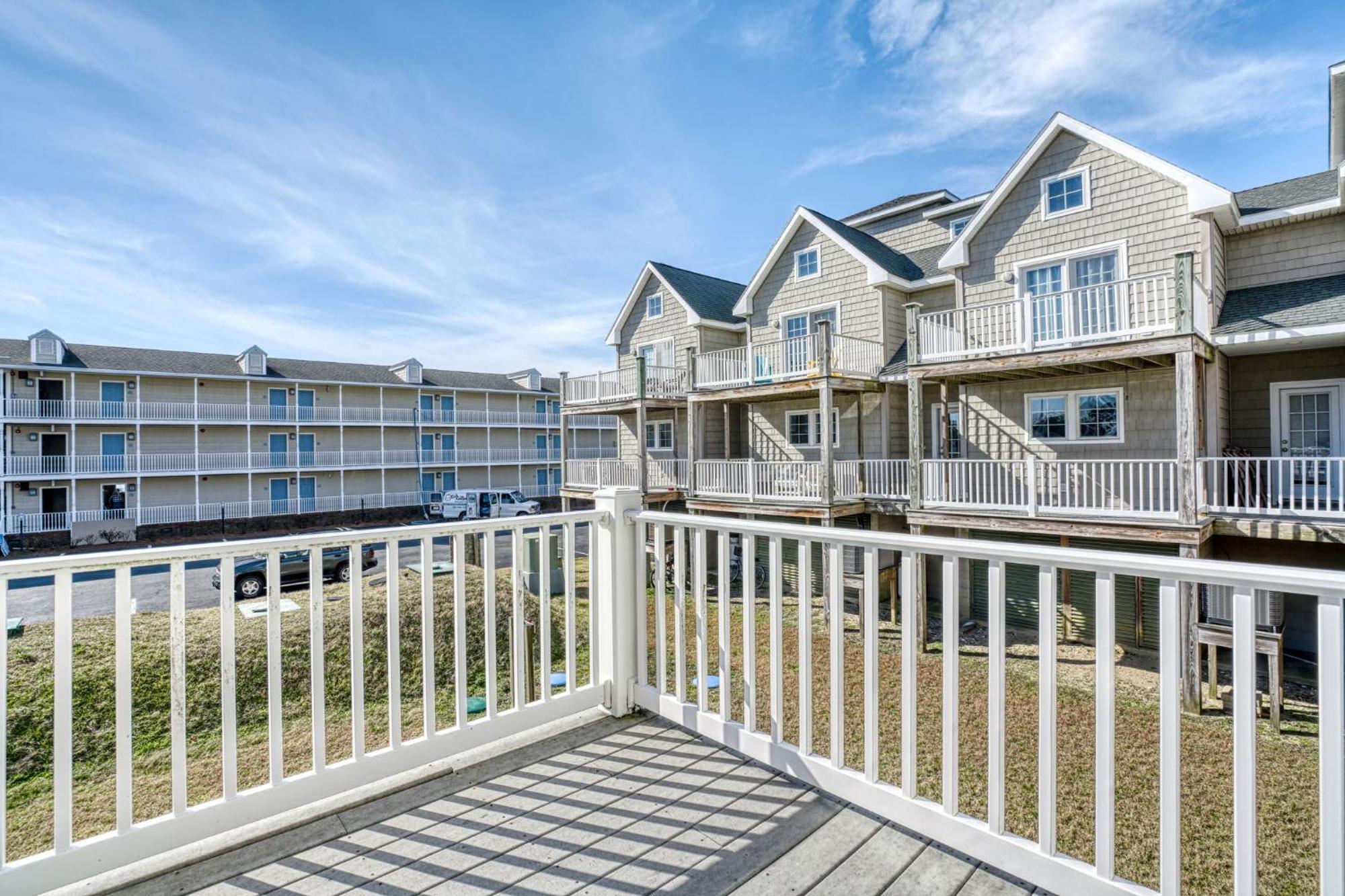 Charlie's Bayside Retreat - Pet Friendly, In Town! Chincoteague