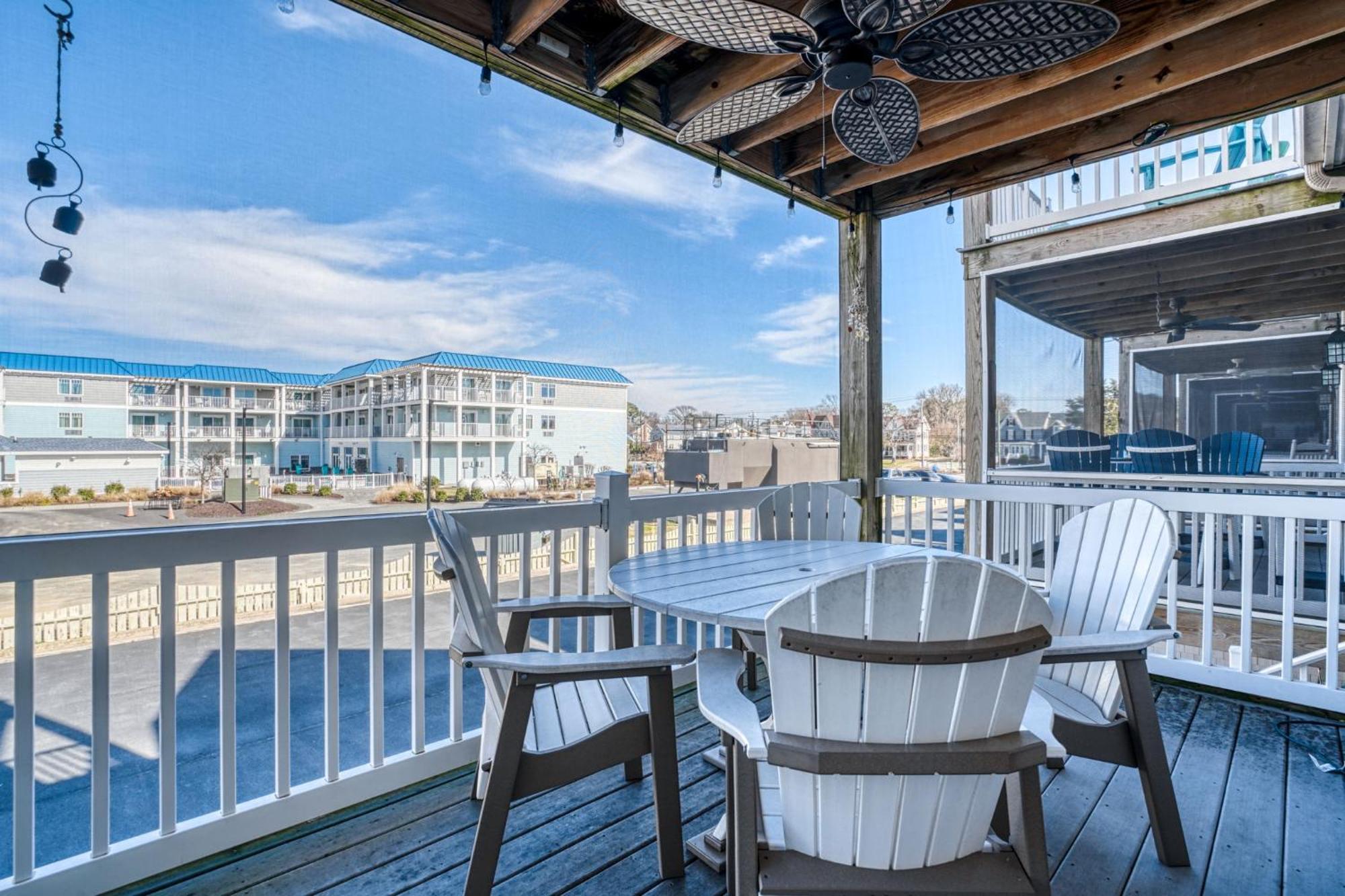 Charlie's Bayside Retreat - Pet Friendly, In Town! Chincoteague