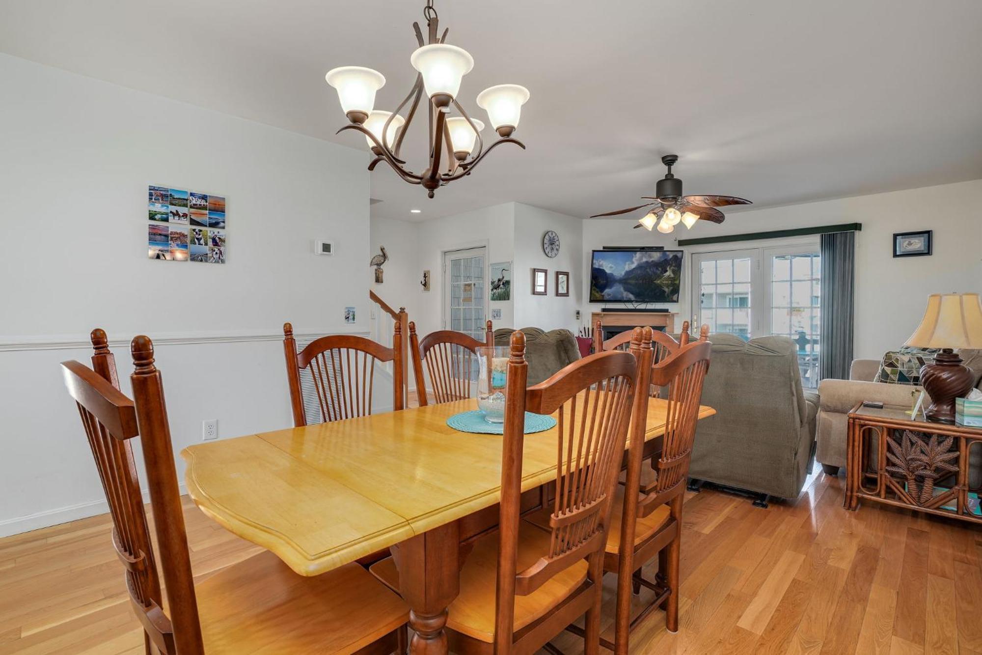 Charlie's Bayside Retreat - Pet Friendly, In Town! Chincoteague