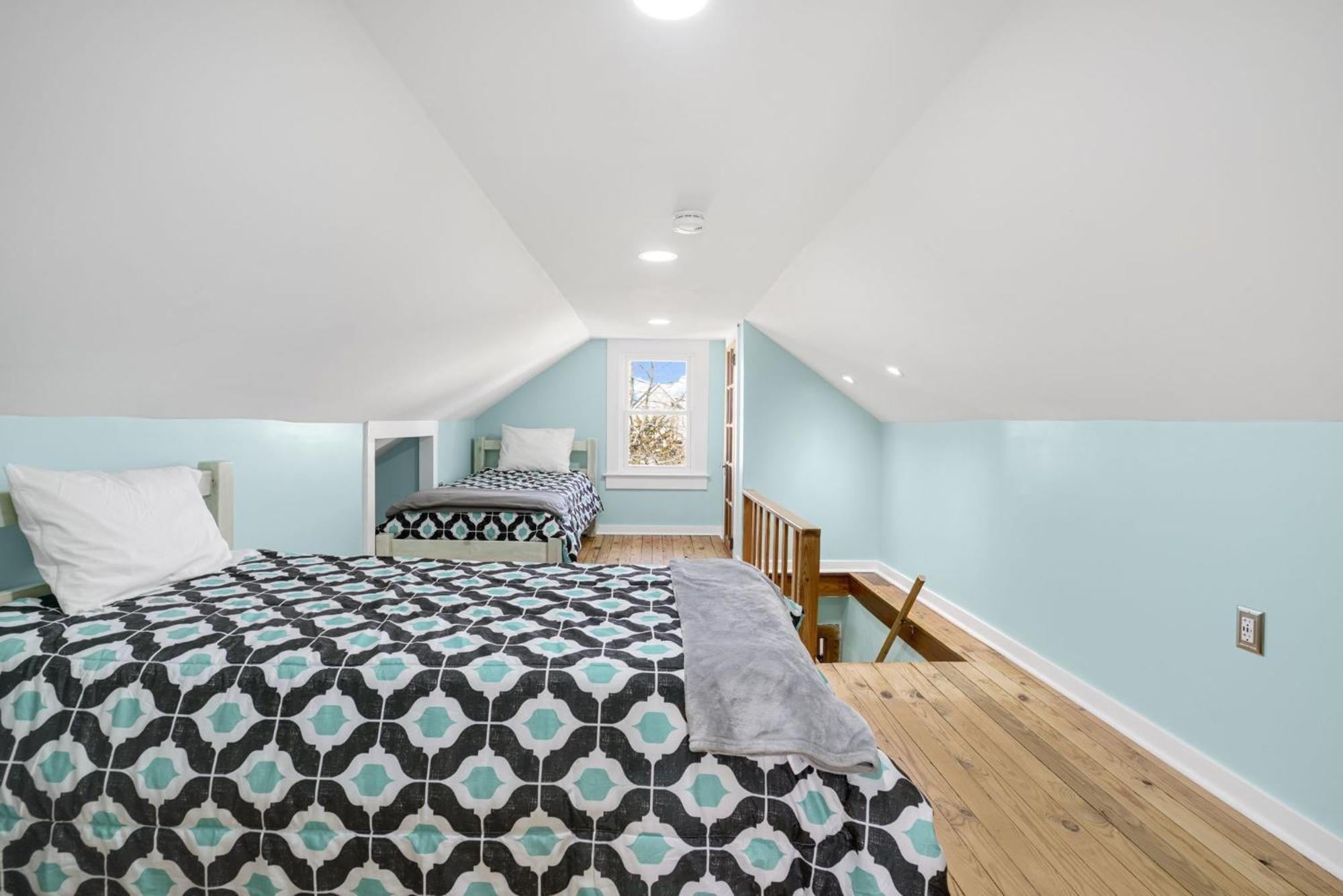 Holiday home Changing Tide - Downtown Location With Large Deck!