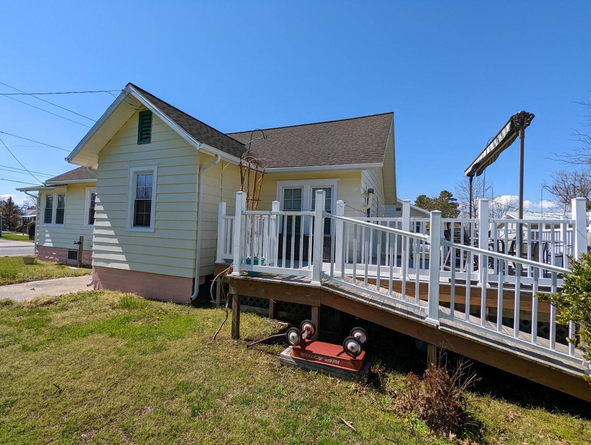 Changing Tide - Downtown Location With Large Deck! Holiday home Chincoteague