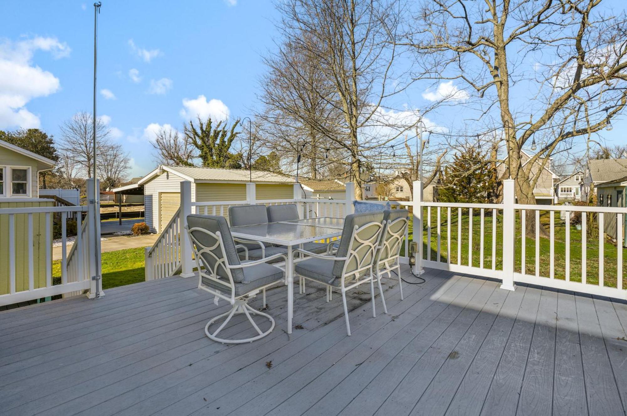 Changing Tide - Downtown Location With Large Deck! Holiday home