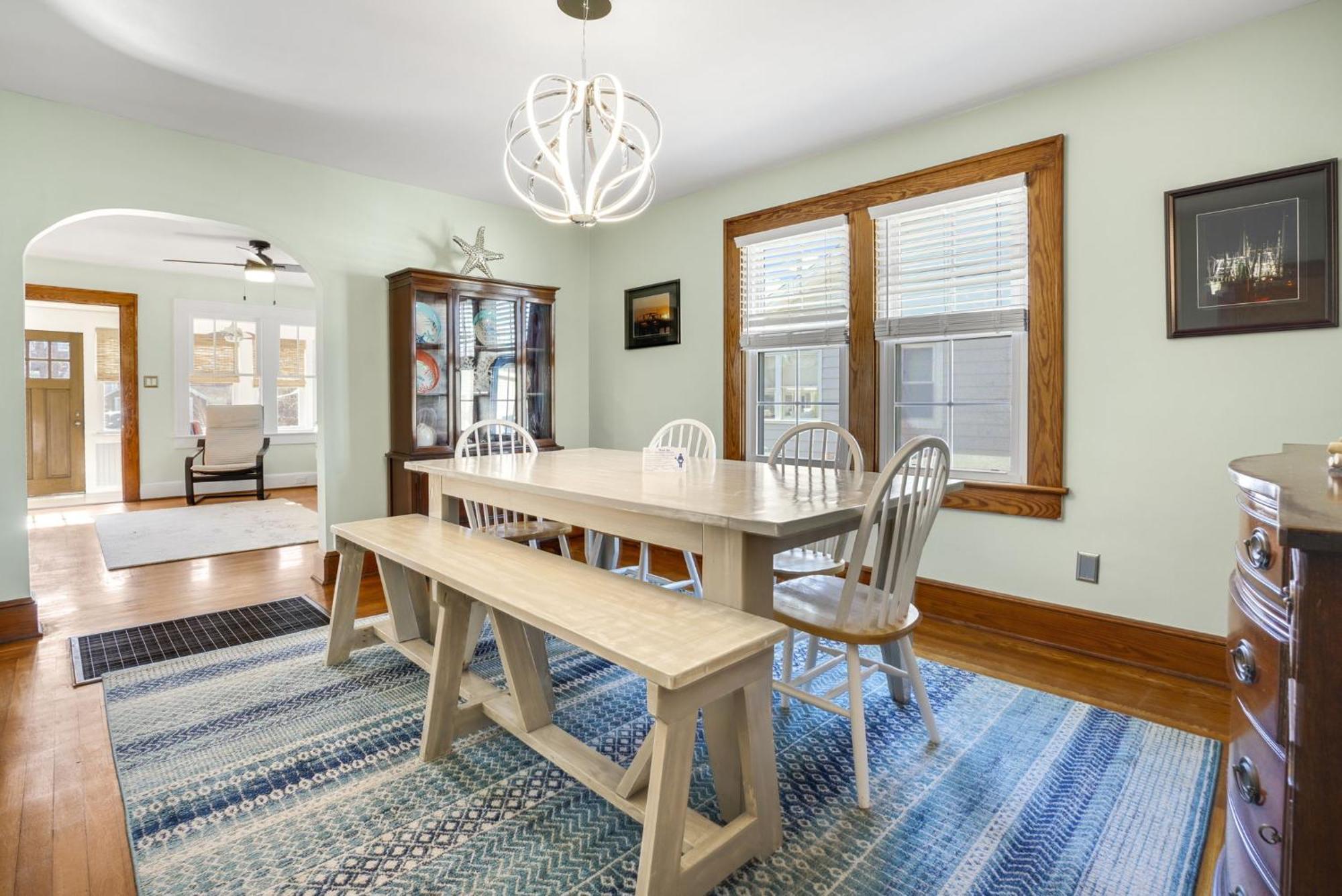 Holiday home Changing Tide - Downtown Location With Large Deck!